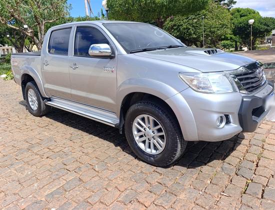 TOYOTA HILUX 3.0 SRV 4X4 CD 16V TURBO INTERCOOLER DIESEL 4P AUTOMÁTICO TOYOTA HILUX 3.0 SRV 4X4 CD 16V TURBO INTERCOOLER DIESEL 4P AUTOMÁTICO